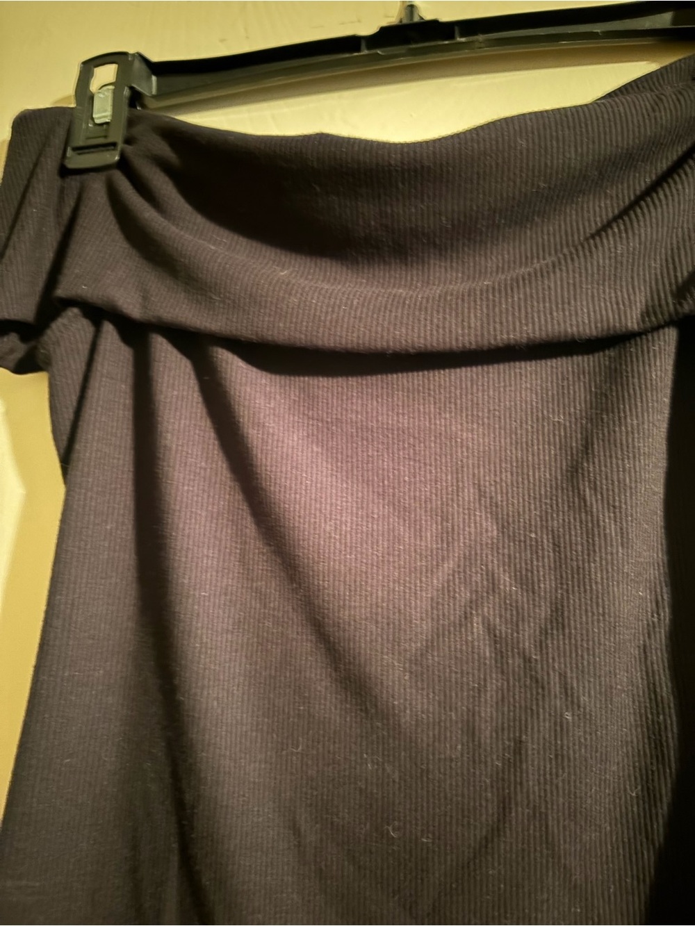 Express Off-Shoulder Black Ribbed Top - Picture 3 of 4